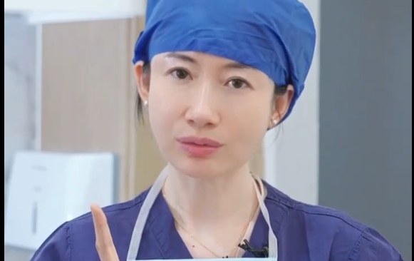 想做隆鼻？了解哪種假體安全不需要修復(fù)，魏皎醫(yī)生全面解答！