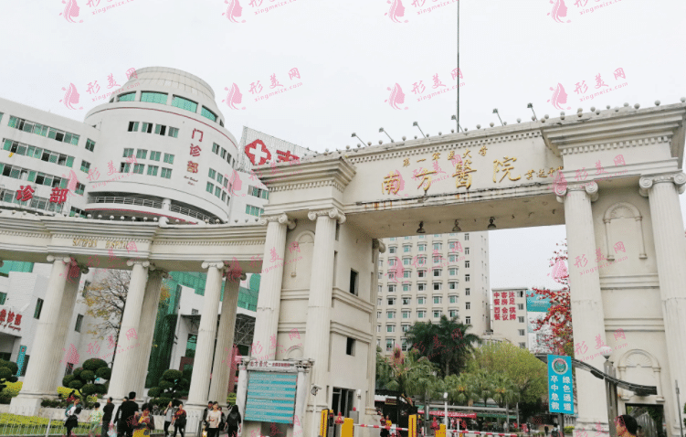 南方醫(yī)院魯峰隆胸怎么樣？魯峰項目科普及最新收費(fèi)價格表