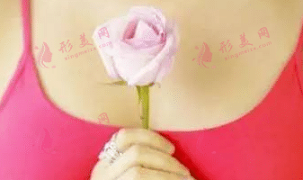 兩側乳房不對稱 兩側乳房不對稱