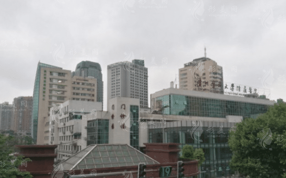 貴州醫(yī)科大學(xué)附屬醫(yī)院口腔科 貴州醫(yī)科大學(xué)附屬醫(yī)院口腔科