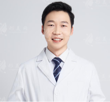 楊世界 新銳眼部美塑專(zhuān)家 楊世界 新銳眼部美塑專(zhuān)家
