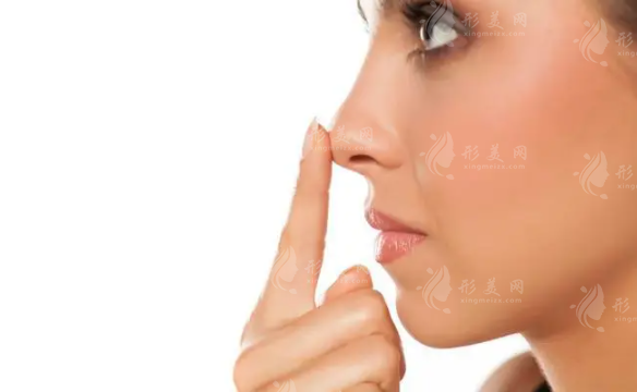 為什么有的人隆鼻后會假體透光？是否應(yīng)將假體取出？