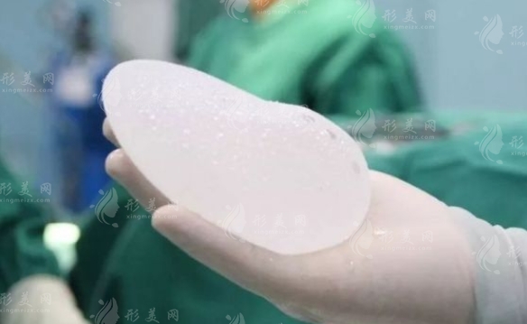 不合格的隆胸假體出現(xiàn)滲漏破裂還能修復(fù)嗎？