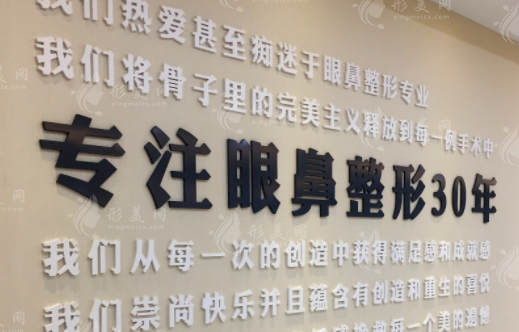 南京鼻祖做鼻子大概多少錢？假體隆鼻|鼻綜合技術(shù)口碑可靠
