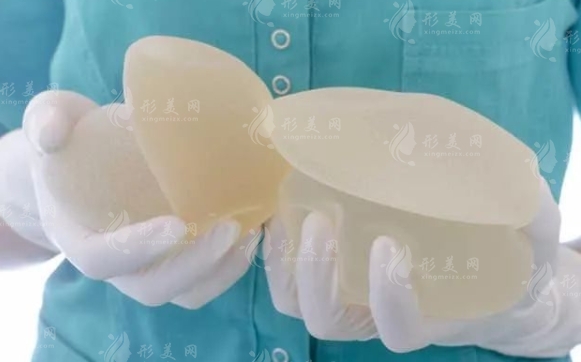 隆胸假體可以放一輩子嗎？術(shù)后注意事項有哪些？