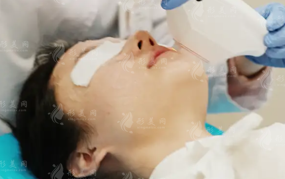 做完光電項(xiàng)目后為什么要防曬?皮膚科醫(yī)生揭秘真相 做完光電項(xiàng)目后為什么要防曬?皮膚科醫(yī)生揭秘真相
