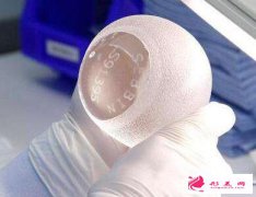 隆胸假體取出有什么癥狀嗎？