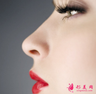 假體隆鼻手術(shù)有什么風(fēng)險嗎