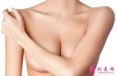 丁小邦醫(yī)生做隆胸手術時可以同時乳頭內(nèi)陷嗎?效果怎么樣?
