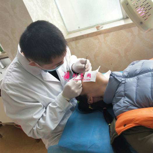 做完膨體隆鼻和自體軟骨隆鼻后，鼻子挺了很多
