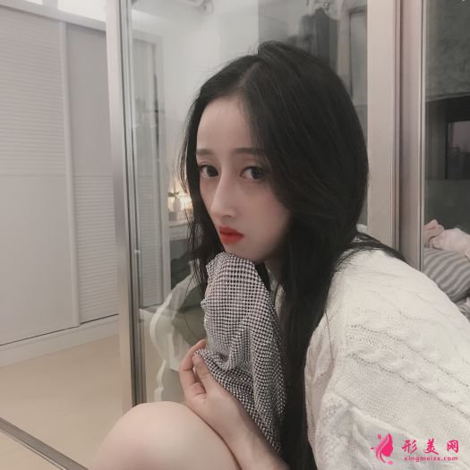 做完膨體隆鼻和自體軟骨隆鼻后，鼻子挺了很多