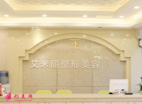 成都吸脂正規(guī)醫(yī)院排名表更新！軍大、艾米麗等超人氣的上榜！抽脂價(jià)格查查